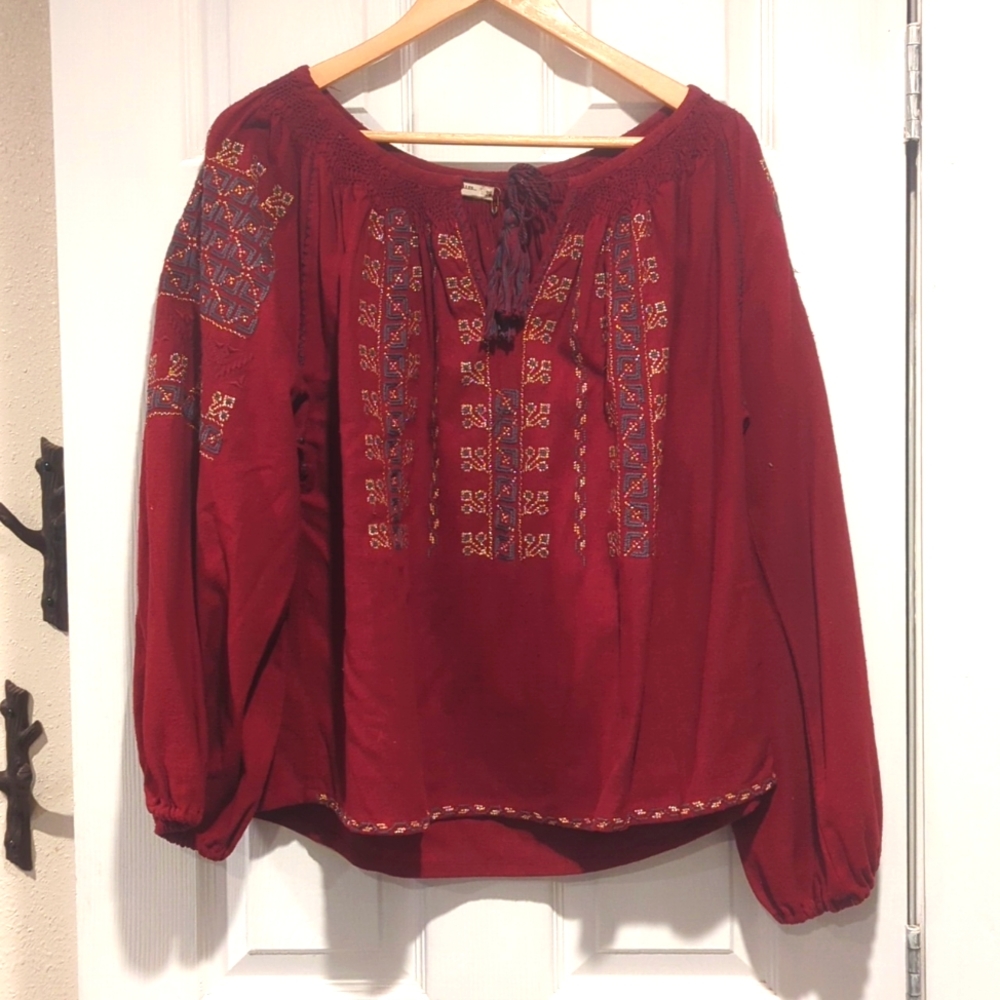 Hand woven Parisian top for the holidays, NWOT